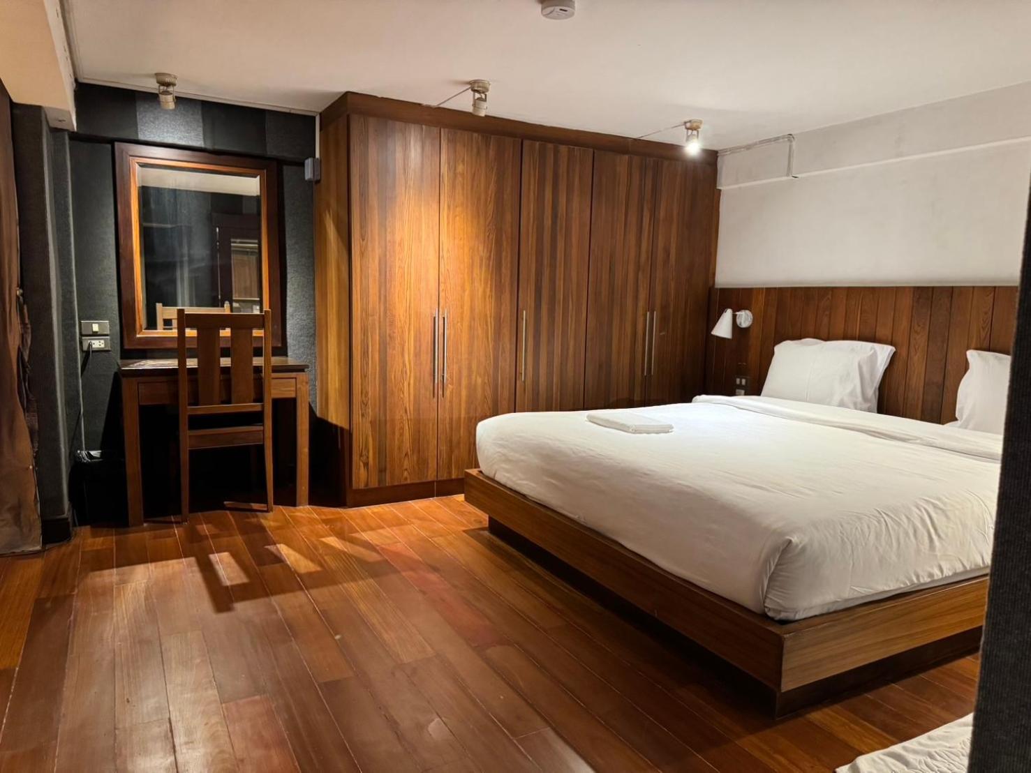 Wish Inn Silom - วิช อินน์ สีลม X Bangkok Exterior foto