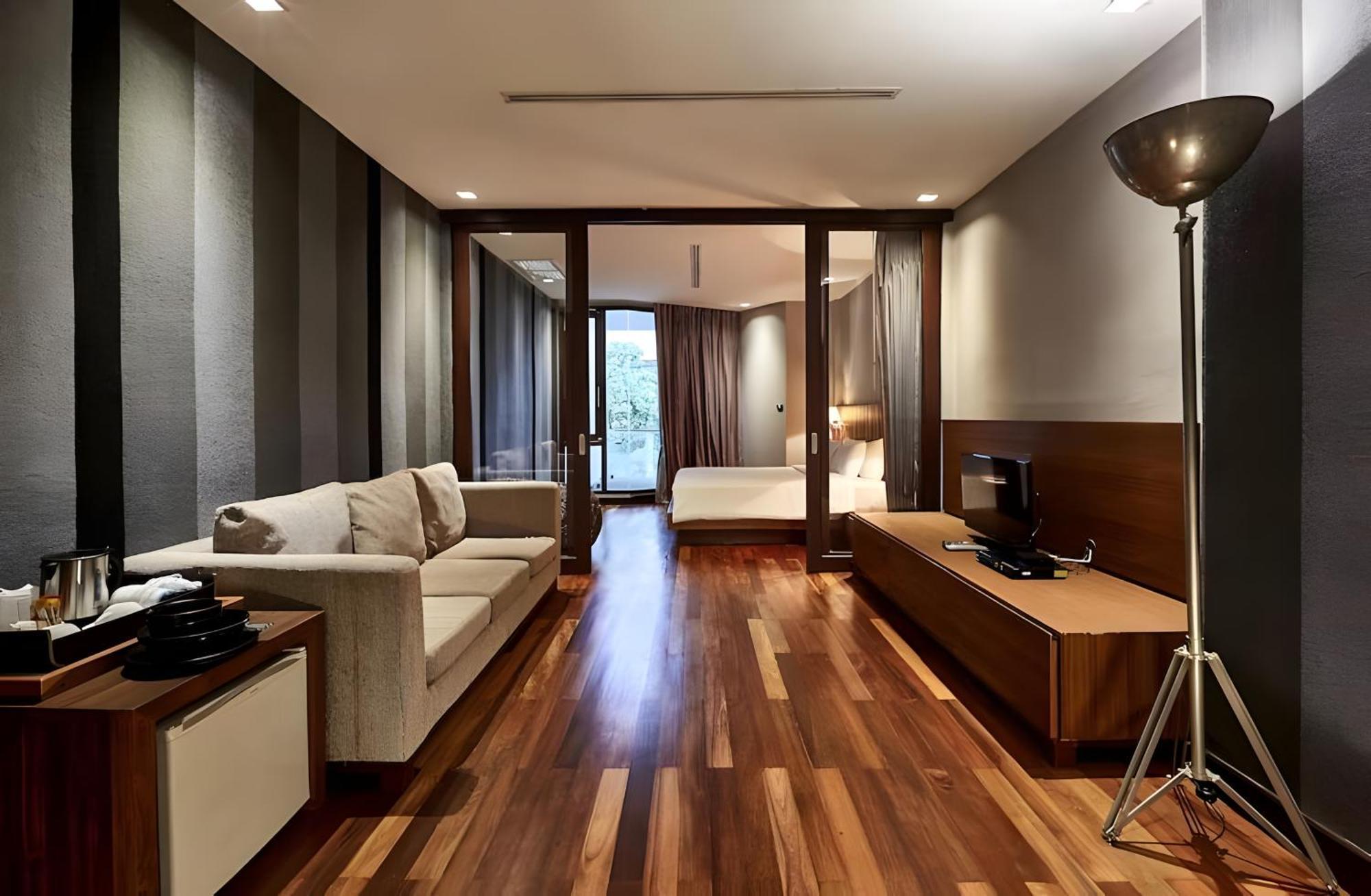 Wish Inn Silom - วิช อินน์ สีลม X Bangkok Exterior foto
